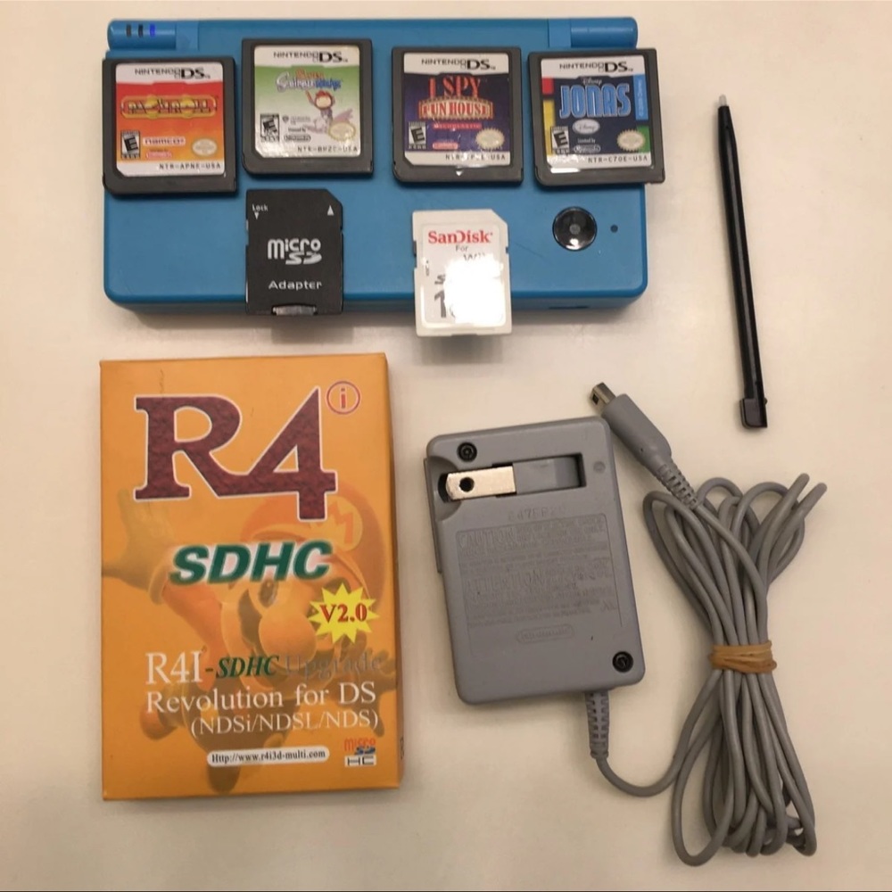 Nintendo DSI R4 DS Game Bundle